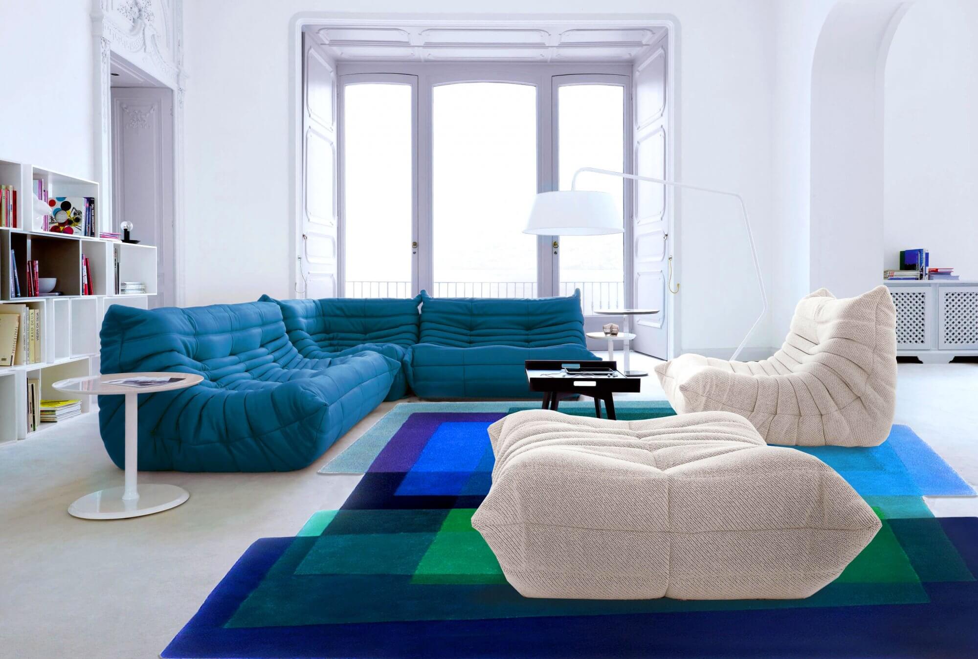 Blue in interior design - Blue rug and sofa